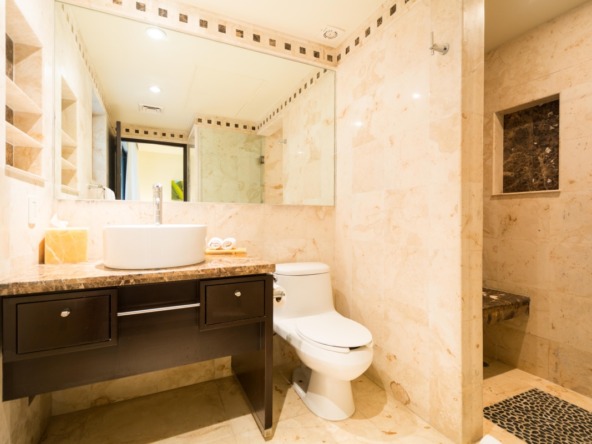 Departamento venta playa del carmen - baño, vista hacia el espejo