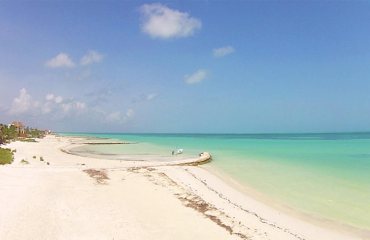 Terreno en venta en isla holbox - Playa con arena blanca y mar turquesa