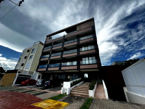 Departamento en venta en Cancún en SM 09 en Av. Bonampak  Edificio