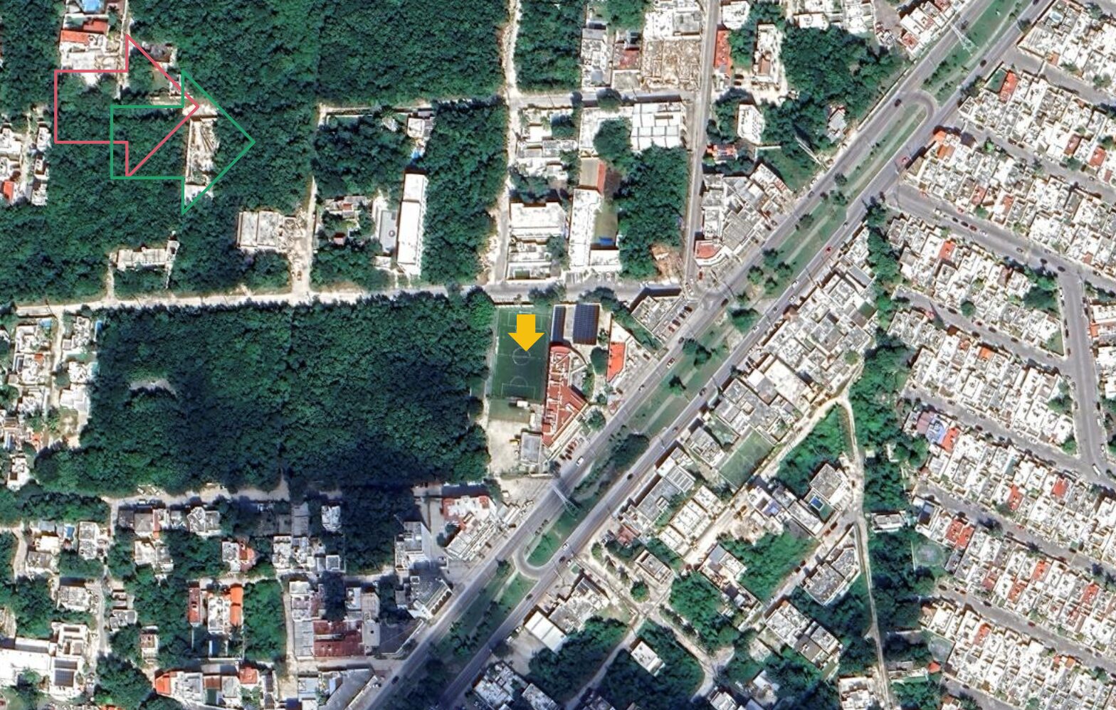 Terreno en Venta en Av. Huayacan Cancún Foto Aérea